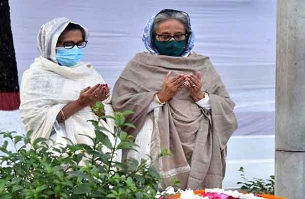 বনানী কবরস্থানে স্বজনদের কবর জিয়ারত করলেন প্রধানমন্ত্রী