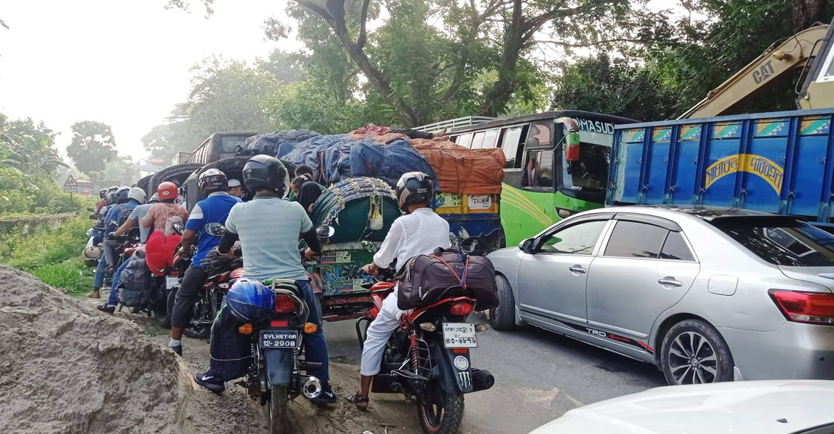 দৌলতদিয়ায় ৯ কিলোমিটার যানজট