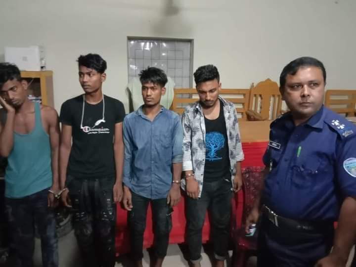 ইভটিজিংকে কেন্দ্র করে ইউপি চেয়ারম্যানের ওপর কিশোর গ্যাংয়ের হামলা