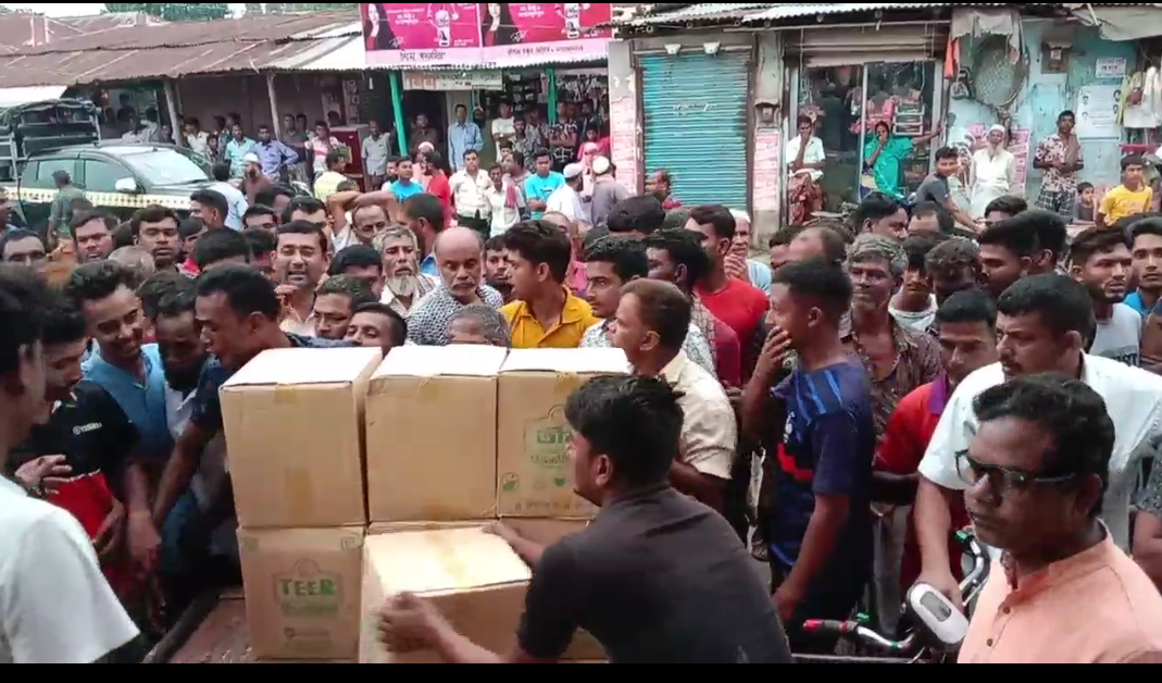 বড়াইগ্রামে গোডাউনের সয়াবিন খোলা বাজারে বিক্রি, লাখ টাকা জরিমানা