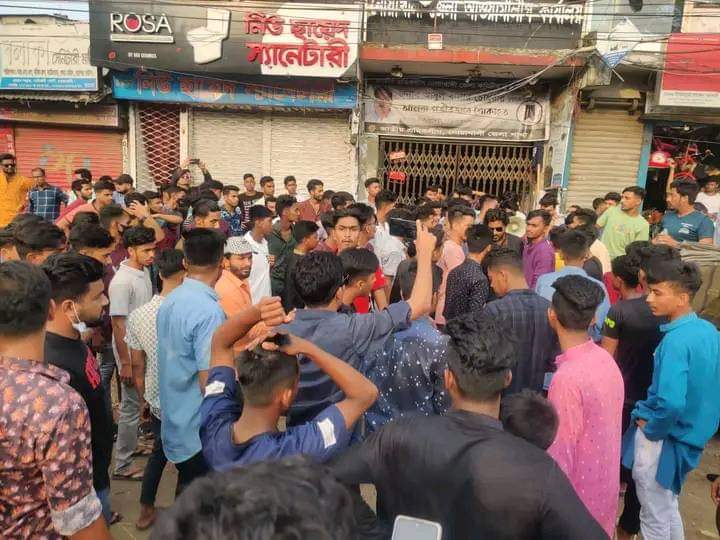 নোয়াখালীতে ছাত্রলীগের সভাপতি-সম্পাদকের বিরুদ্ধে জুতা মিছিল, কমিটি বাতিলের দাবি