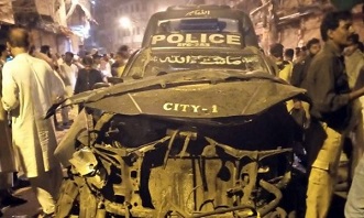 করাচিতে পুলিশের গাড়িকে লক্ষ্য করে বোমা হামলা, হতাহত ১২