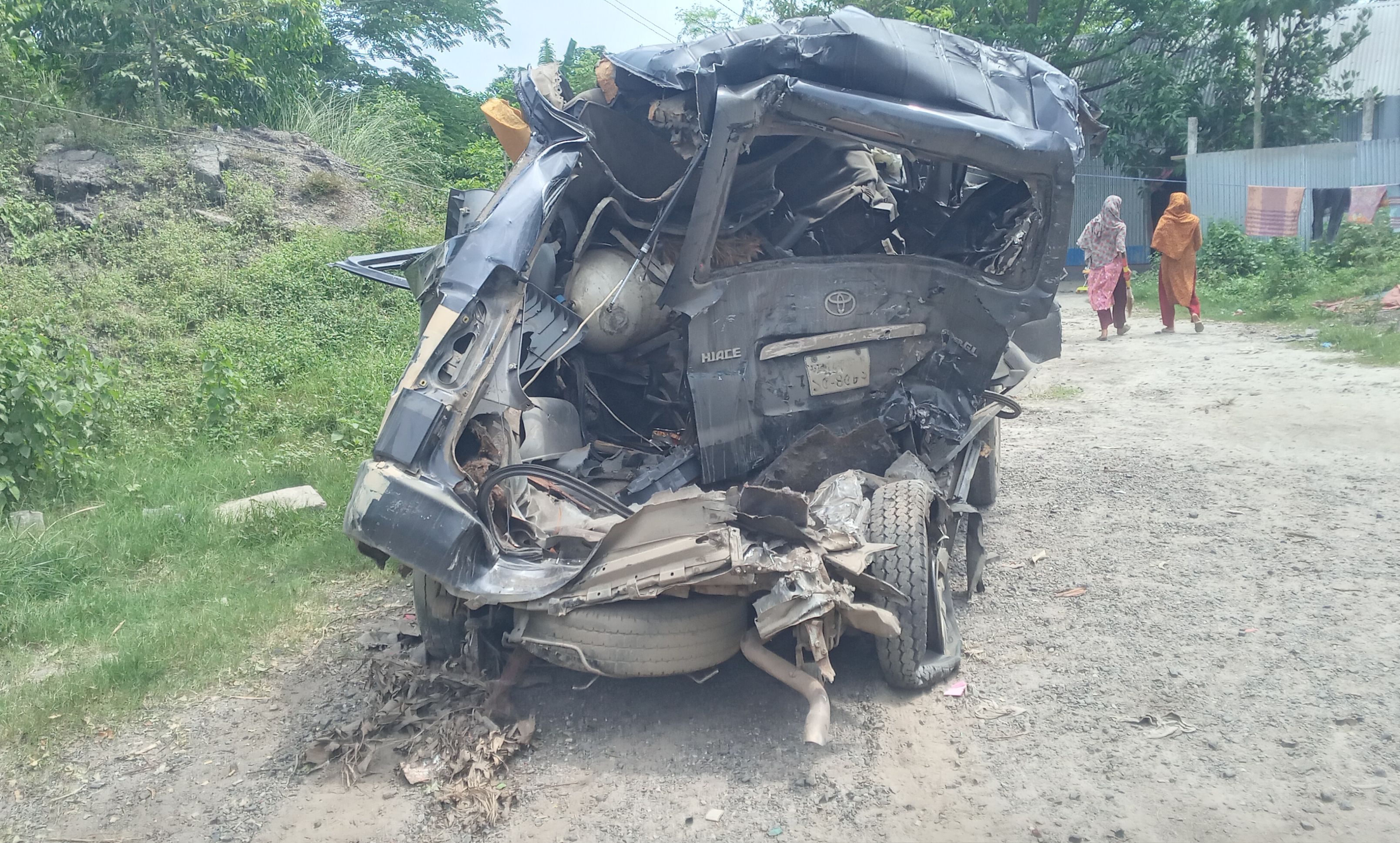 গজারিয়ায় ছেলেকে আনতে গিয়ে মায়ের মৃত্যু, আহত ৭