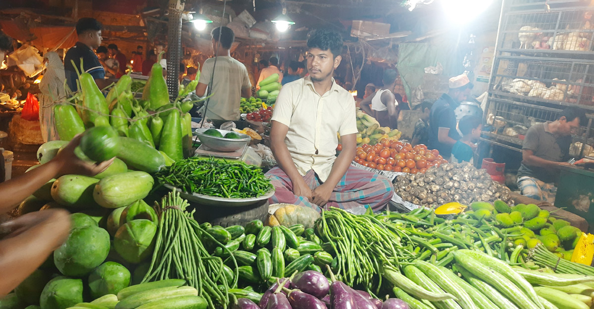 বাজারে সব ধরনের সবজির দাম বাড়তি