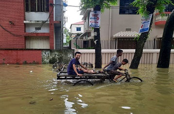 সুনামগঞ্জে বন্যা পরিস্থিতির অবনতি, বিশুদ্ধ পানির সংকট