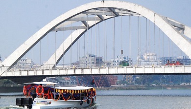 হাতিরঝিলে ওয়াটার ট্যাক্সি নিষিদ্ধে রায়