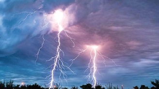 সাতক্ষীরায় পৃথক বজ্রপাতে দুই জন নিহত, আহত ৪