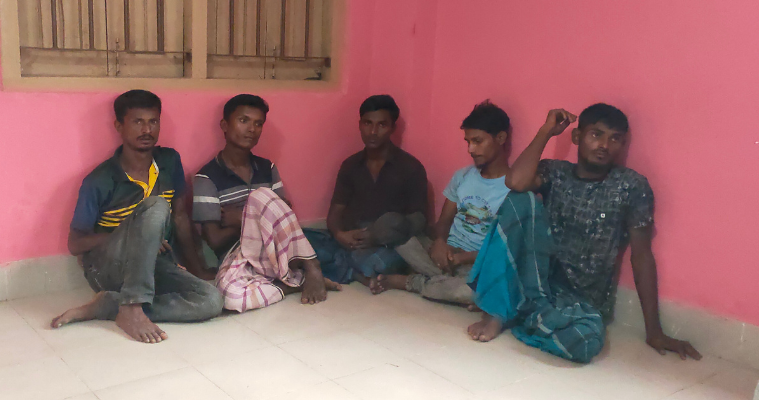 ভাসানচর থেকে পালানোর সময় ৪ রোহিঙ্গাসহ এক দালাল আটক