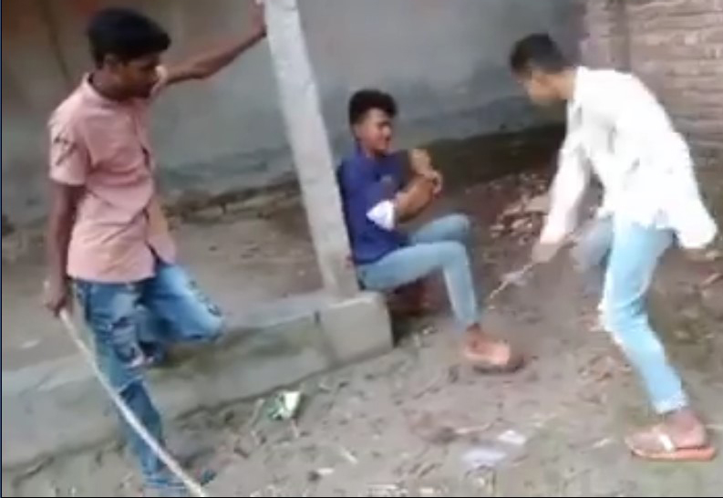 লালমনিরহাটে ফেসবুকে লাইভে এসে স্কুলছাত্রকে মারধর