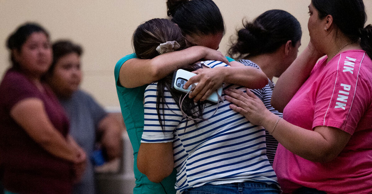 হামলা রুখতে এবার স্কুলে শিক্ষকদের হাতে বন্দুক দেবে যুক্তরাষ্ট্র