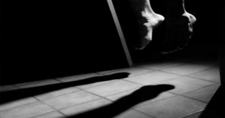 হিলিতে স্বামী সাথে মনোমালিন্য, গলায় ফাঁস দিয়ে স্ত্রীর আত্মহত্যা