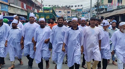 মেহেরপুরে কাফনের কাপড় পরে ব্যবসায়ীদের অবস্থান ধর্মঘট