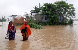 কুড়িগ্রামের রৌমারীতে বন্যা পরিস্থিতির অবনতি, দুর্ভোগে পানিবন্দি মানুষ