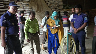 হিলিতে আমদানিকৃত চাল মজুদ ও ক্ষতিকর কীটনাশক স্প্রে করায় ব্যবসায়ীকে ১লাখ টাকা জরিমানা