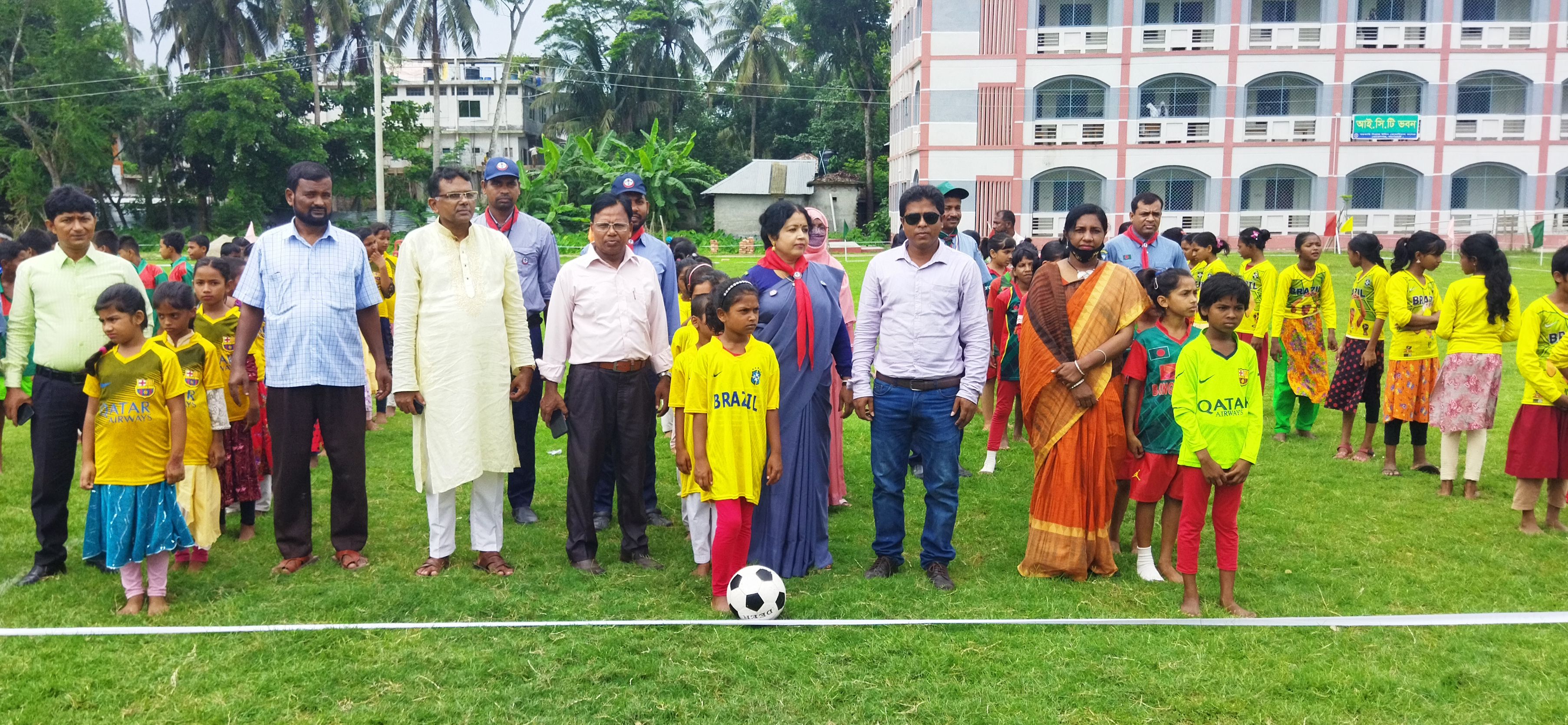 মোড়েলগঞ্জে বঙ্গবন্ধু-বঙ্গমাতা গোল্ডকাপ ফুটবল টুর্নামেন্টের উদ্বোধন