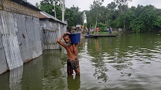 কুড়িগ্রামে বন্যা পরিস্থিতির কিছুটা উন্নতি, কমেনি দুর্ভোগ