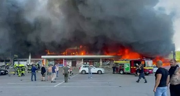 ইউক্রেনে বিপণী কেন্দ্রে ক্ষেপণাস্ত্র হামলা : হতাহত বেড়ে ৫০