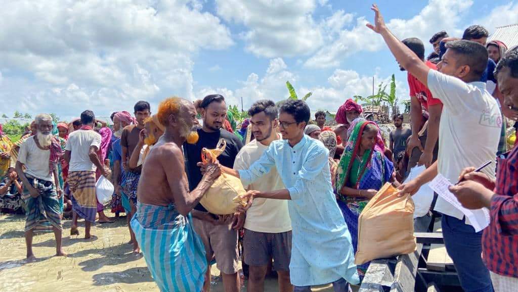 কুড়িগ্রামে বন্যার্তদের পাশে কেইবি ইয়ুথ ক্লাব