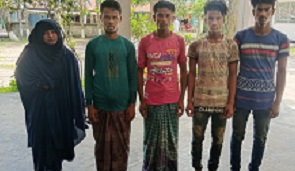 সুবর্ণচরে তরুণীসহ ৪ রোহিঙ্গা যুবক আটক