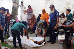 মোড়েলগঞ্জে প্রকাশ্যে মটর শ্রমিক চালককে কুপিয়ে হত্যা