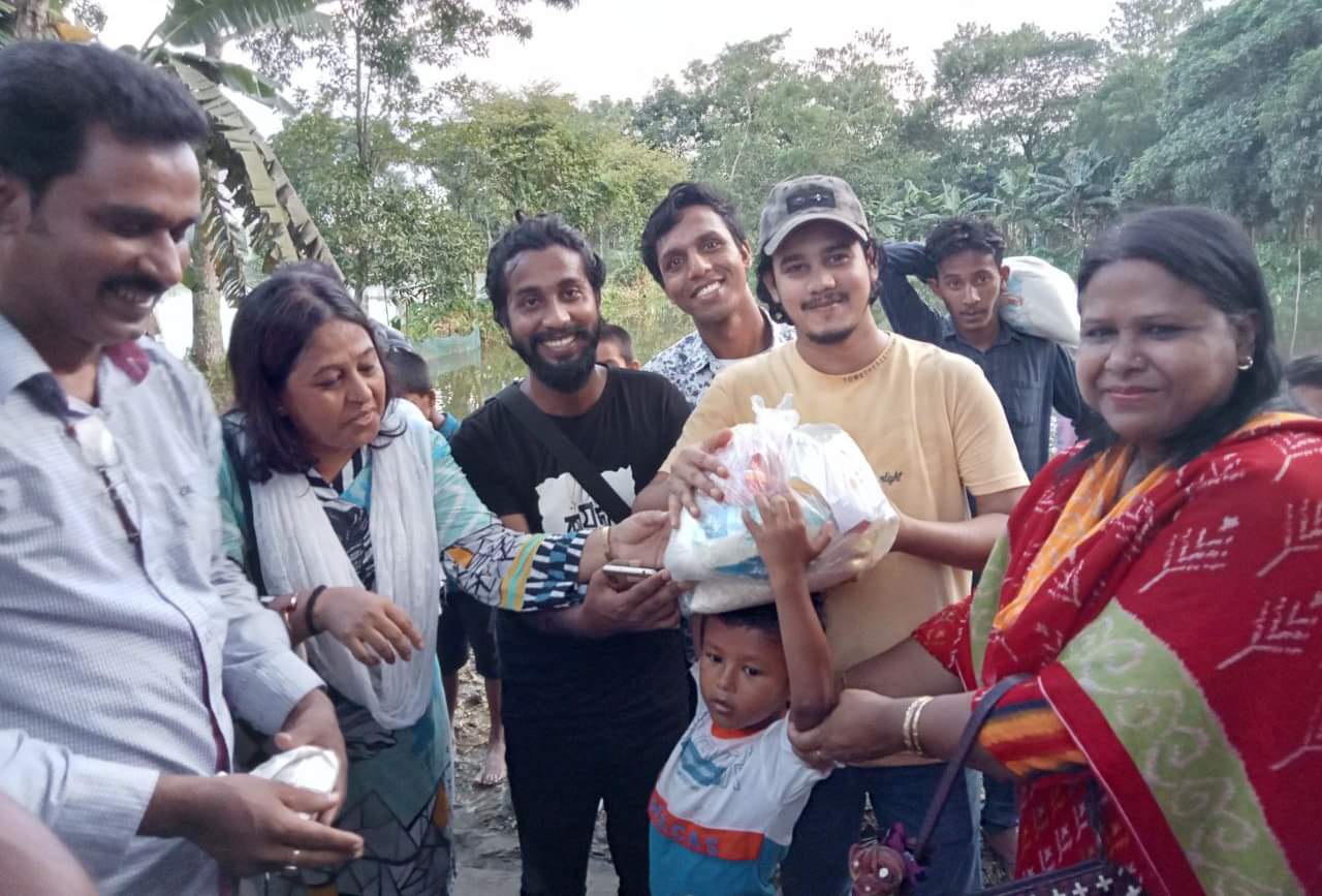 বন্যার্ত মানুষের পাশে শুদ্ধস্বর কবিতা মঞ্চ