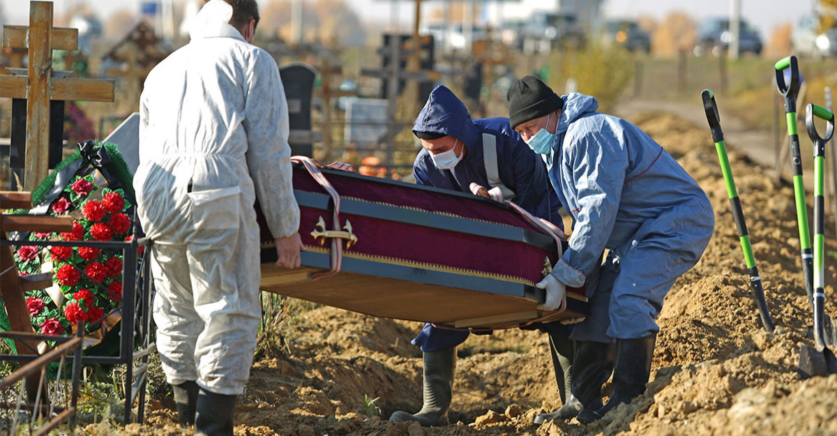 করোনায় দৈনিক শনাক্ত ছাড়াল ৮ লাখ, মৃত্যু ১৬০০