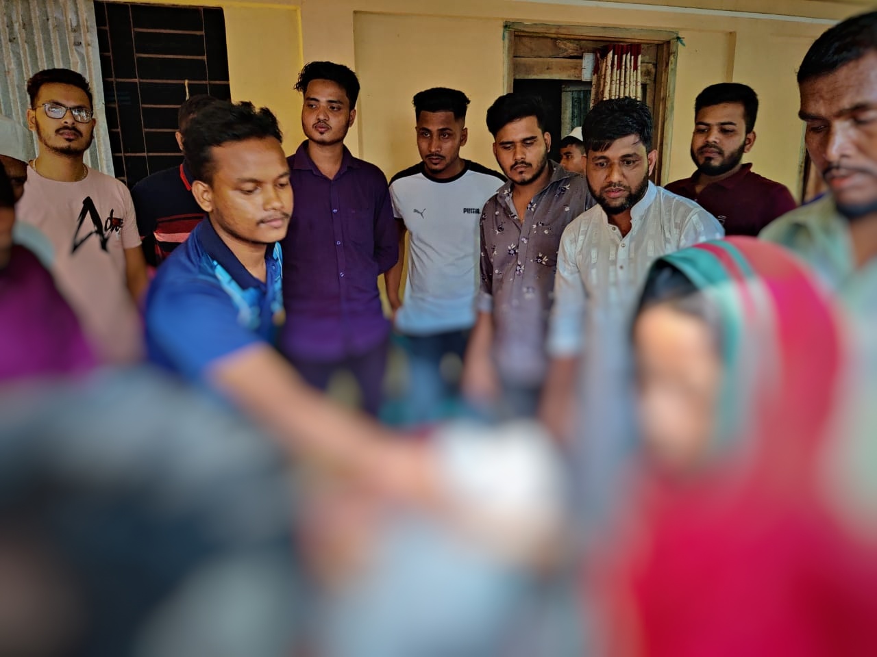 বন্যার্তদের ঈদ উপহার দিলো সামাজিক সংগঠন "উই ফর ন্যাশন"