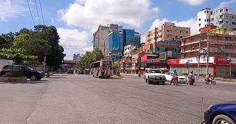 এখনো ঢাকা ফাঁকা, অফিসে ছুটির আমেজ