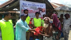 কুড়িগ্রামে চরাঞ্চলের বন্যা দুর্গতের মাঝে মাংস ও খাদ্য সামগ্রী বিতরণ