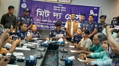 ১৯ লাখ টাকা ছিনতাই, ৩৩দিন পর গ্রেফতার ৪