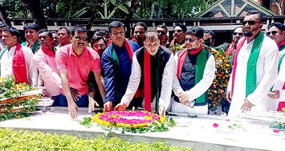 বঙ্গবন্ধুর সমাধিতে “বাংলাদেশ মুক্তিযোদ্ধা সন্তান সংসদ” এর শ্রদ্ধা