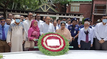 বঙ্গবন্ধুর সমাধিতে বাংলাদেশ ব্যাংকের নবনিযুক্ত গভর্নরের শ্রদ্ধা