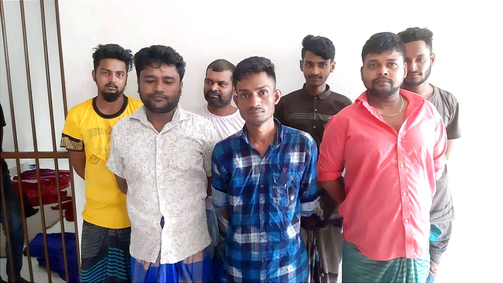 ফরিদপুরে বিকাশ-নগদ প্রতারক চক্রের ৭ সদস্য আটক