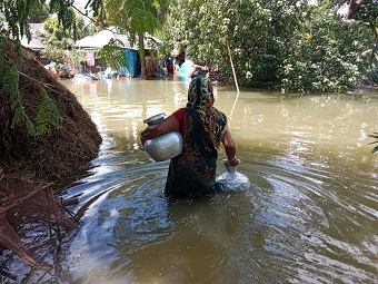 শ্যামনগরে প্লাবিত হচ্ছে নতুন এলাকা, বিশুদ্ধ পানির সংকট
