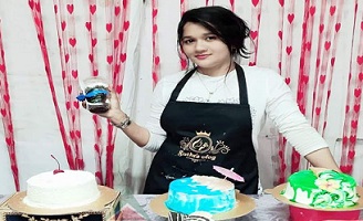 ক্রেতার পছন্দ অনুযায়ী হুবহু ডিজাইনের কেক বানিয়ে চমক লাগিয়ে দেন সাথী