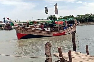 নিষেধাজ্ঞা শেষ, ভোর থেকে ইলিশের আশায় সাগরে জেলেরা