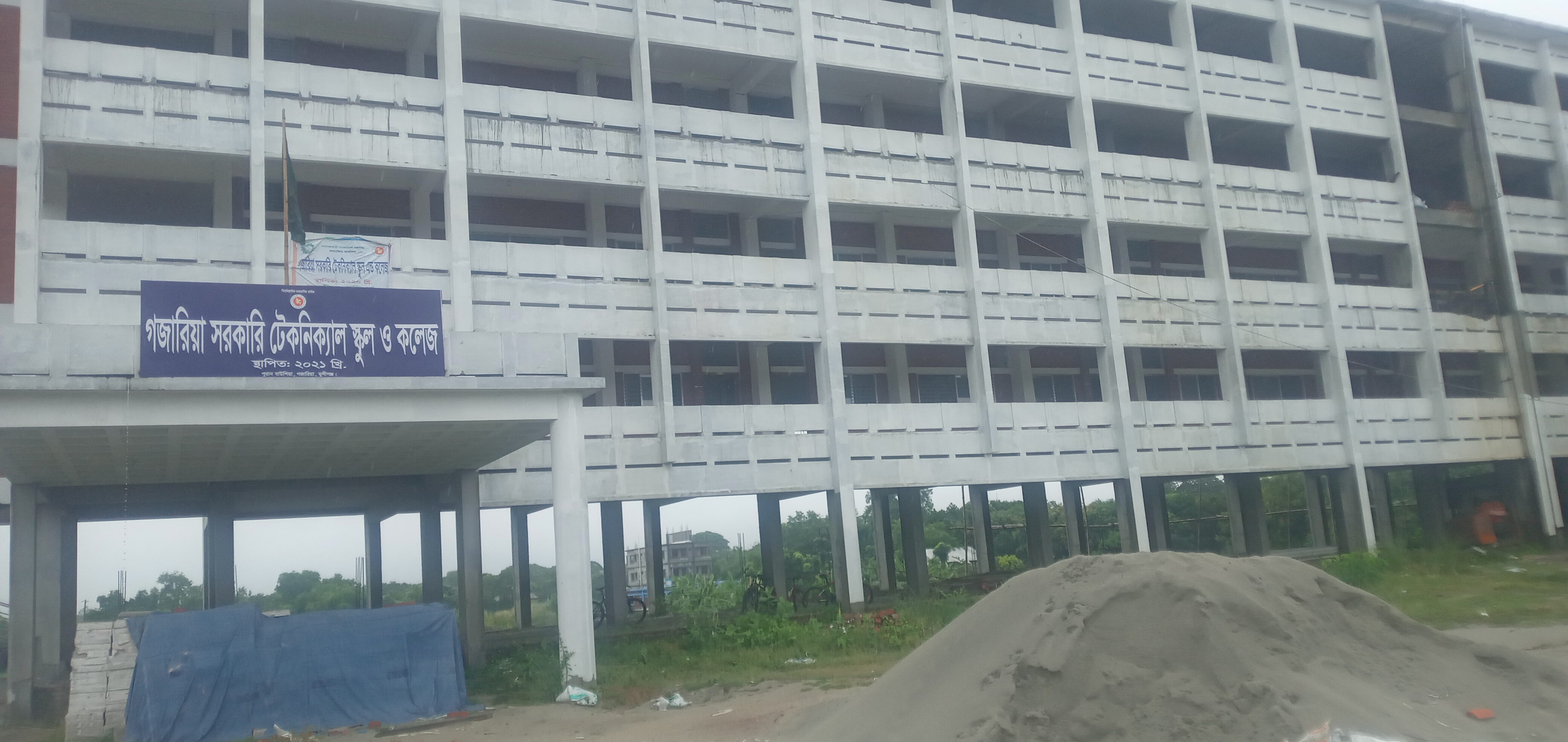 নির্ধারিত সময়ের ১ বছর পার হলেও শেষ হয়নি শিক্ষাপ্রতিষ্ঠানের ভবনের কাজ