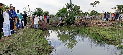 মোড়েলগঞ্জে আদালতের নির্দেশে বসতঘর উচ্ছেদ করলেন এ্যাসিল্যান্ড