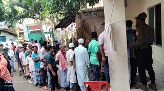 নোয়াখালীতে চার ওয়ার্ডে ইউপি নির্বাচন চলছে