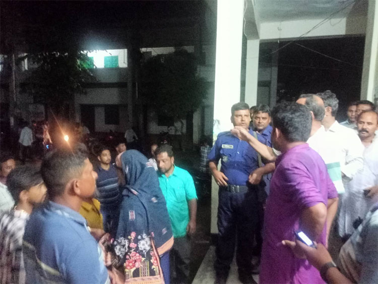 ঠাকুরগাঁওয়ে পুলিশের গুলিতে ৬ মাসের শিশু নিহত, ওসি অবরুদ্ধ