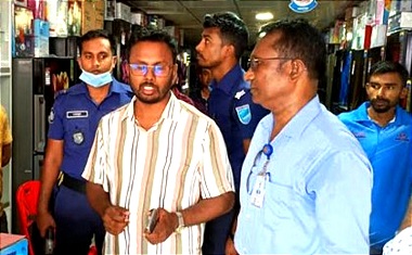 ফরিদপুরে ইলেকট্রনিক্স শো-রুমে অভিযানে ২৩ হাজার টাকা জরিমানা