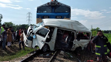 মিরসরাইয়ে ট্রেন দুর্ঘটনা : গেটম্যান আটক