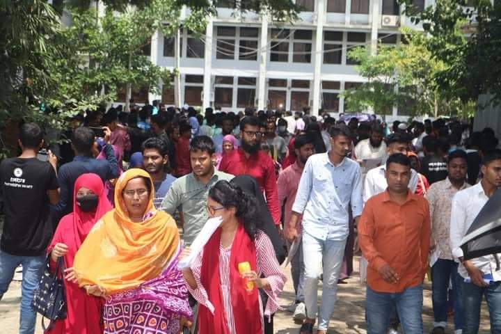 বশেমুরবিপ্রবিতে 'এ' ইউনিটের গুচ্ছ ভর্তি পরীক্ষা অনুষ্ঠিত