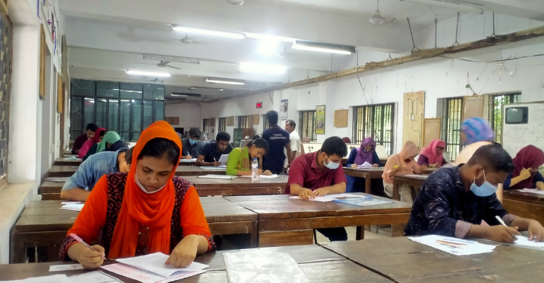 ভর্তিচ্ছুদের দাবি, পূর্ণ সিলেবাস থেকেই এসেছে প্রশ্ন