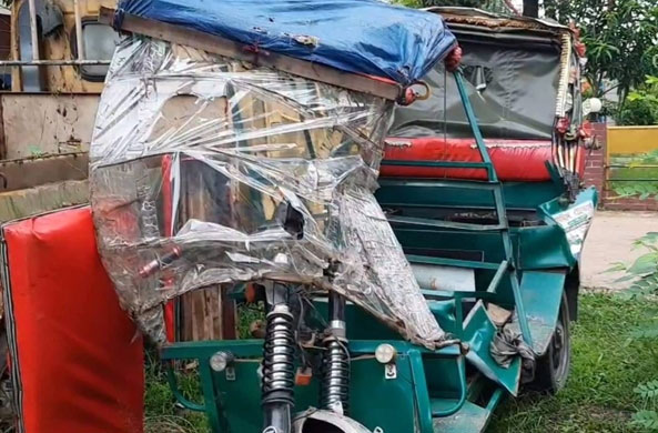 গাজীপুরে বাস-অটোরিকশা সংঘর্ষে নিহত ৫