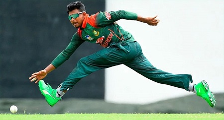 মোসাদ্দেক একাই নিলেন প্রথম ৫ উইকেট, কাঁপছে জিম্বাবুয়ে