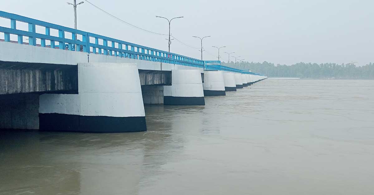 বিপৎসীমার ওপরে তিস্তার পানি, খুলে দেওয়া হয়েছে ৪৪ গেট