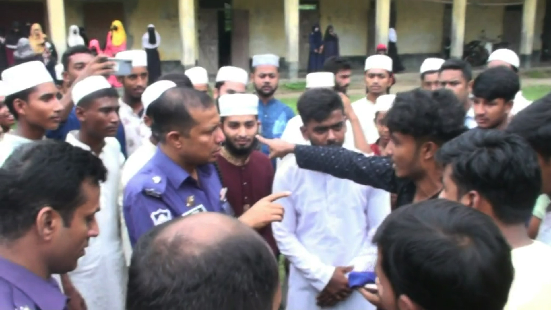 নাটোরে মাদ্রাসা শিক্ষককে মারধর: ইউপি চেয়ারম্যান গ্রেপ্তার