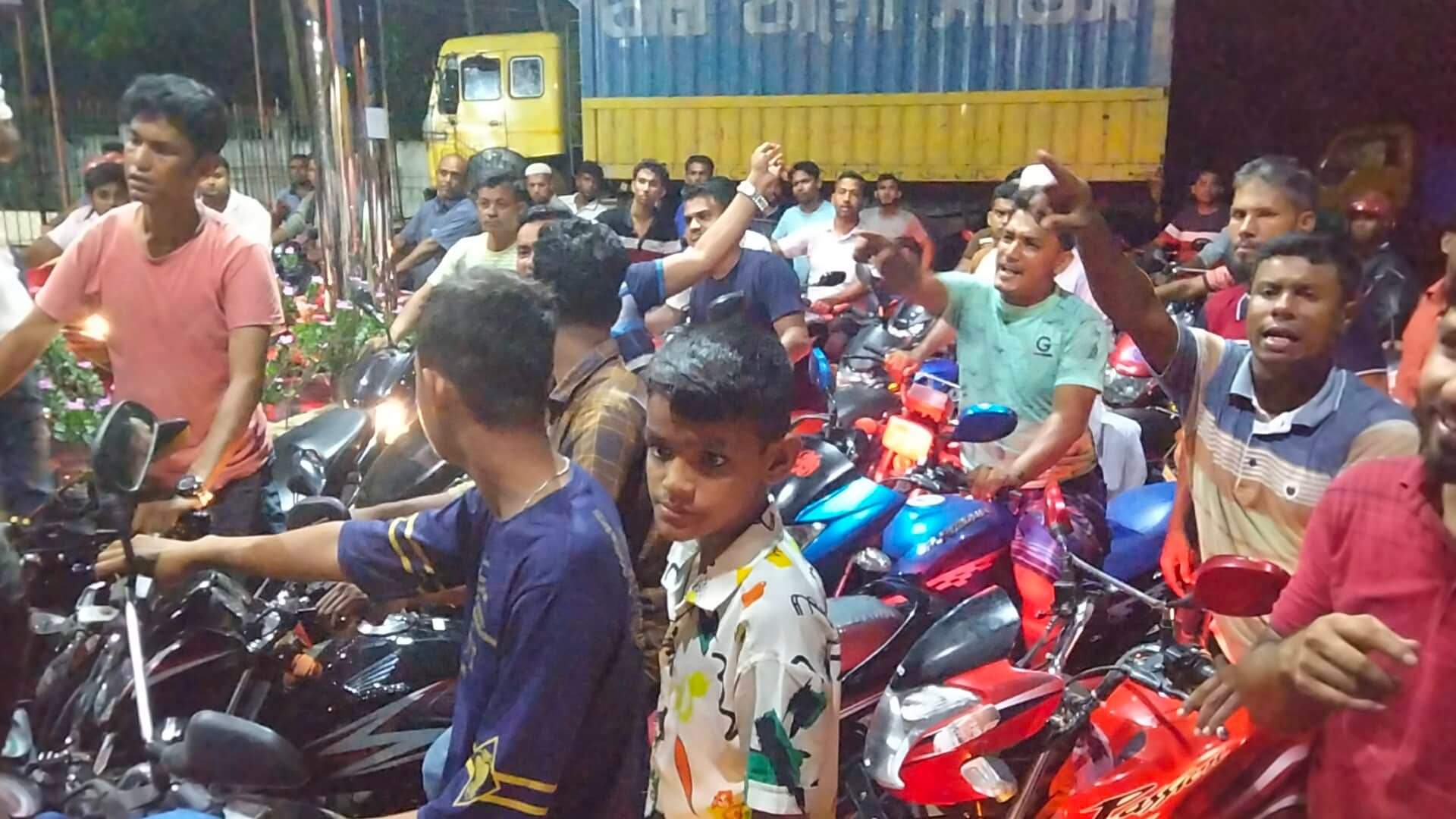 সুবর্ণচরে রাত থেকে ফিলিং স্টেশন বন্ধ রেখেছে কর্তৃপক্ষ, ক্রেতাদের ক্ষোভ