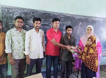 হাতীবান্ধায় শিক্ষার্থীদের মাঝে শিক্ষা সামগ্রী বিতরণ